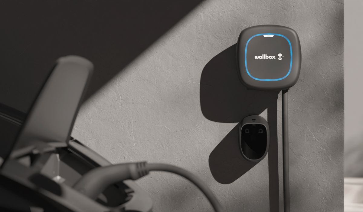 Wallbox Pulsar Max ladestation under opladning af elbil