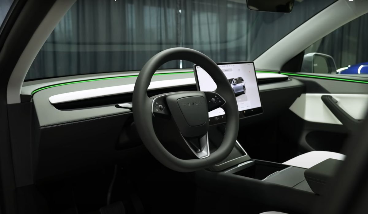 Tesla Model Y rat og instrument panel