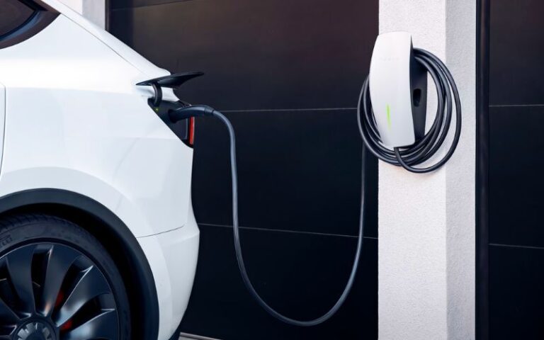 bedste-tesla-lader-de-4-bedste-ladebokse-til-din-tesla